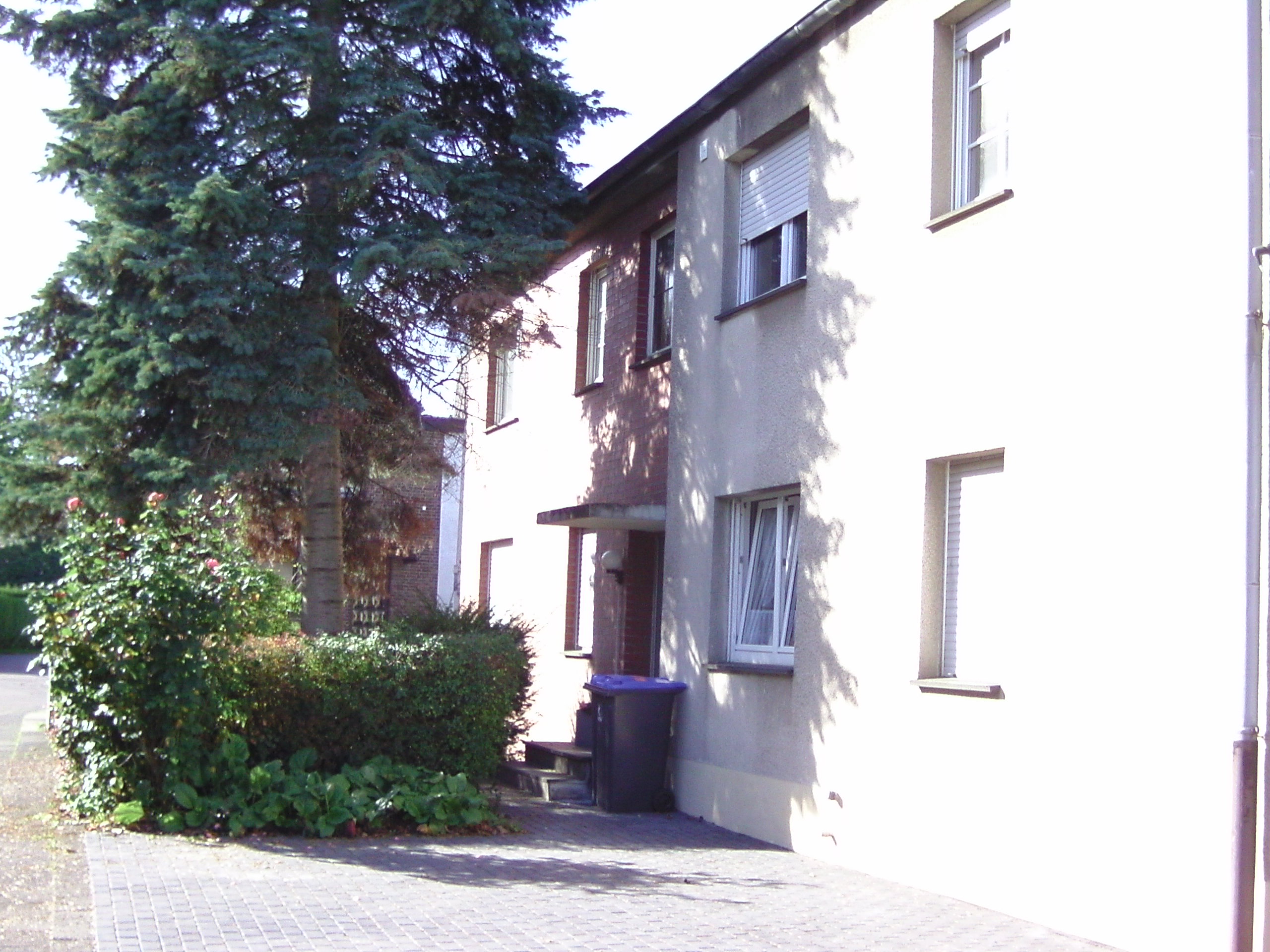 Stellpl&auml;tze vor dem Haus