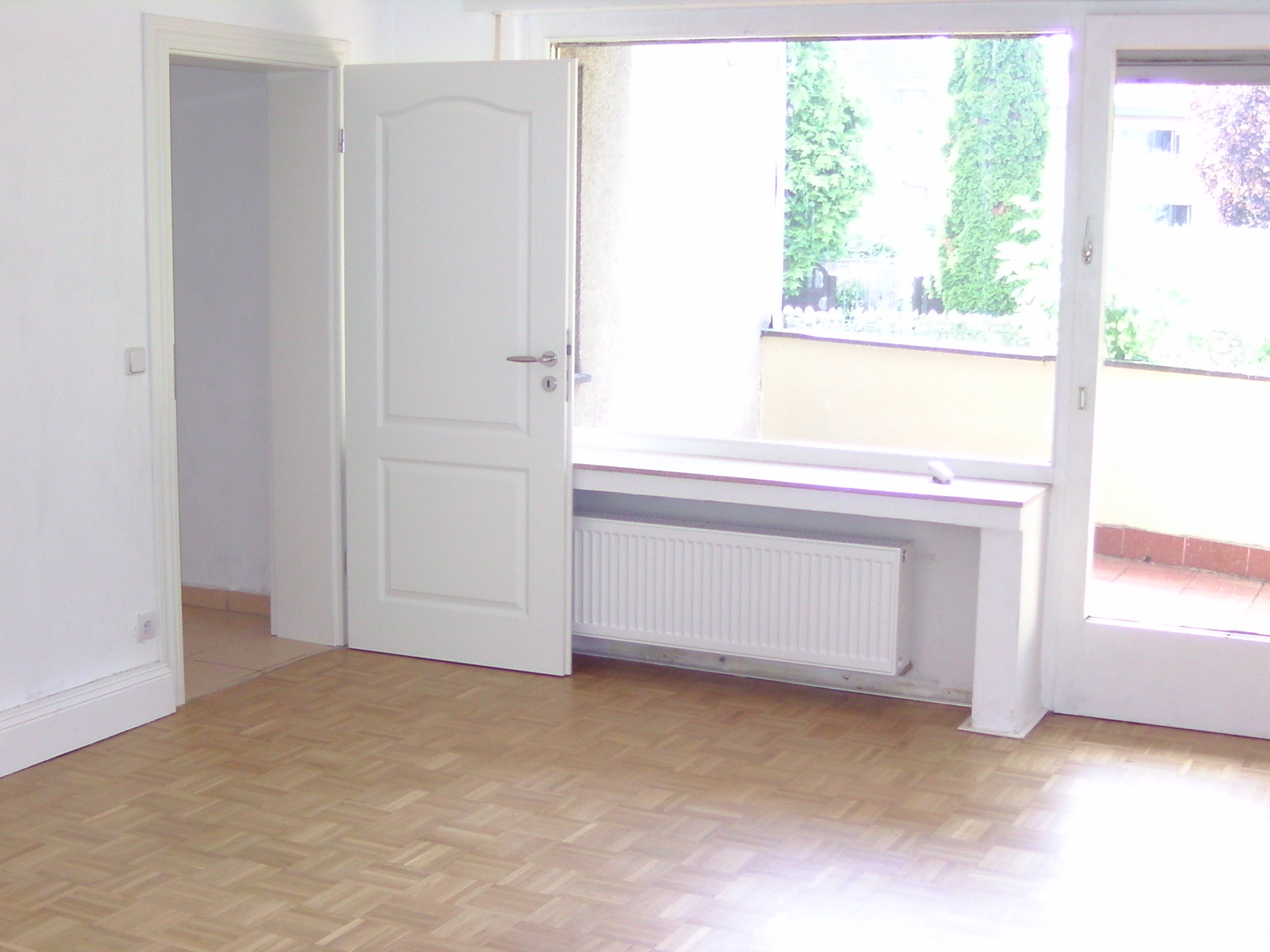 Wohnzimmer mit Balkon