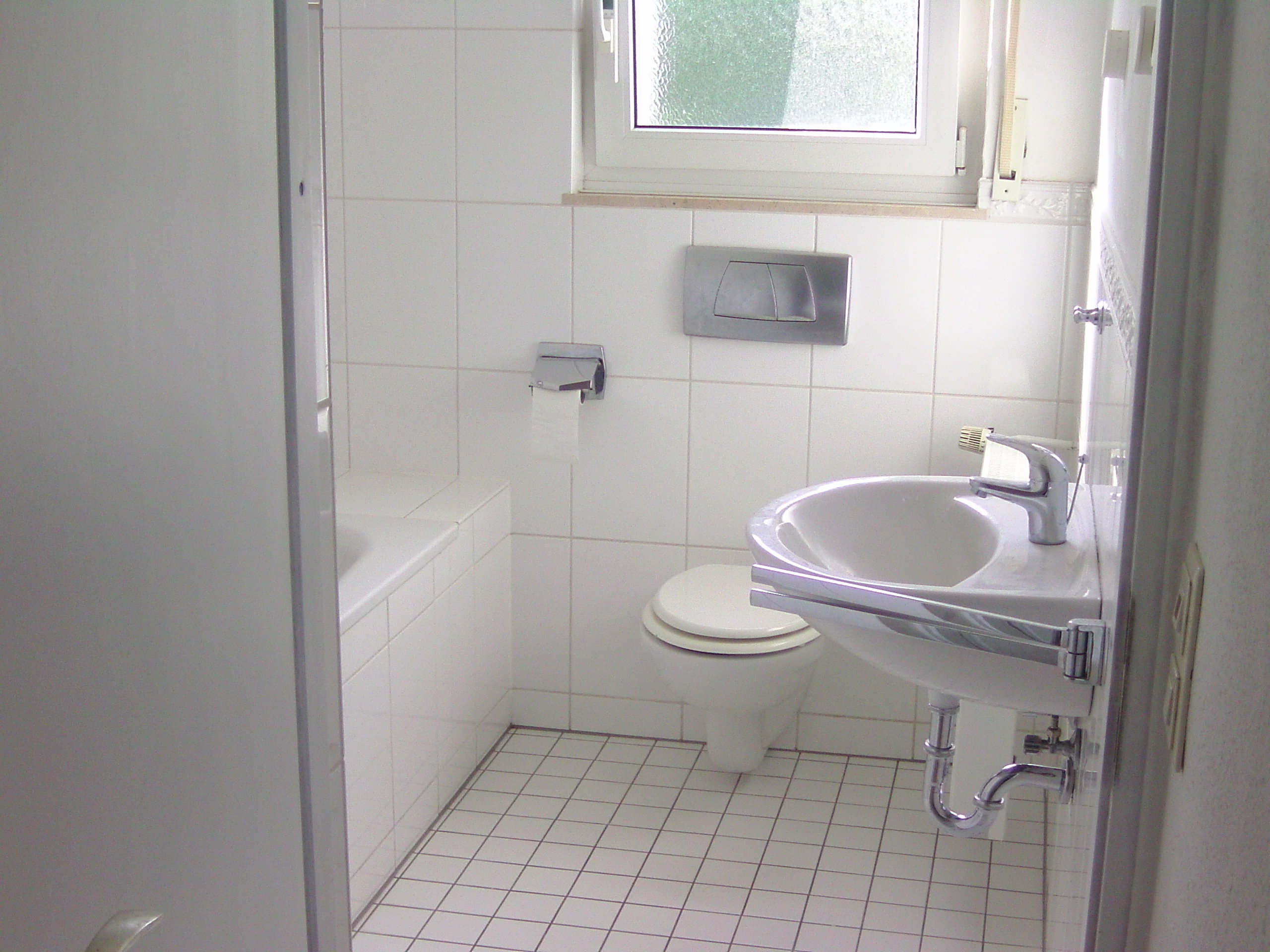 Fensterbad mit Wanne